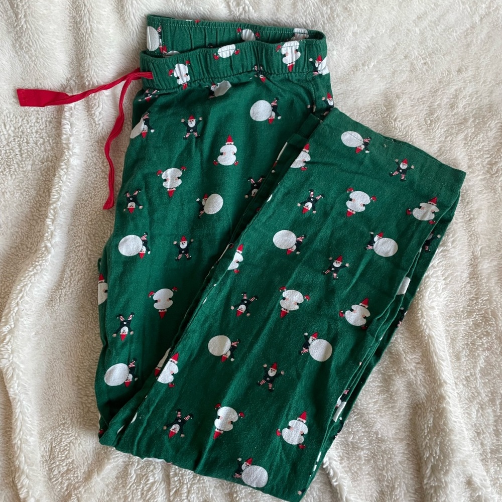 AS SEEN ON TIKTOK - Christmas pants!! From the men's section at Old Navy.